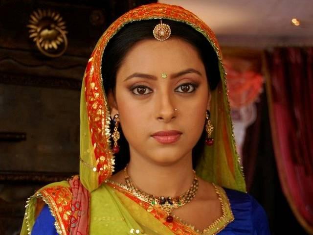 Profile: Know more about Anandi of Balika Vadhu alias Pratyusha Banerjee